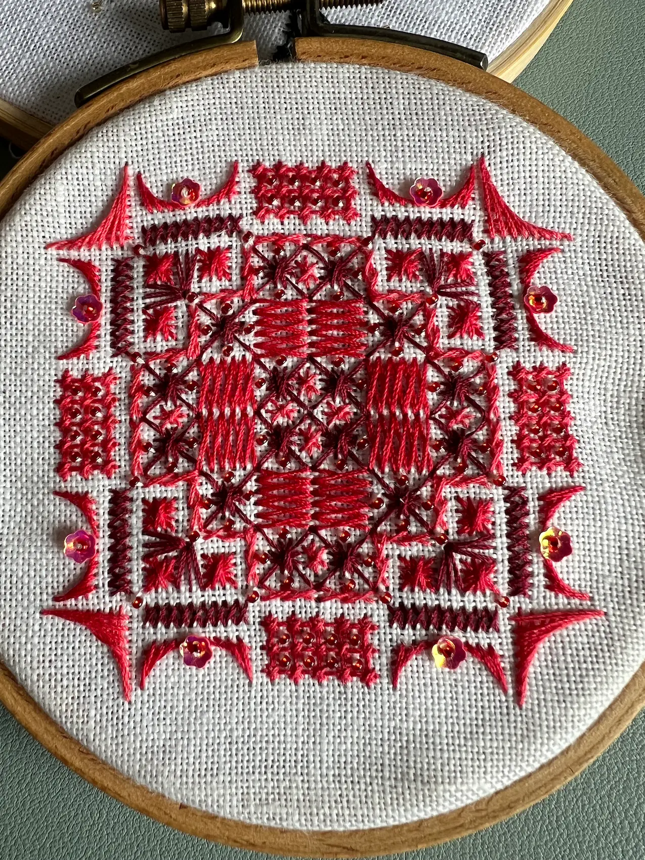 Petit Atelier de points comptés et perles